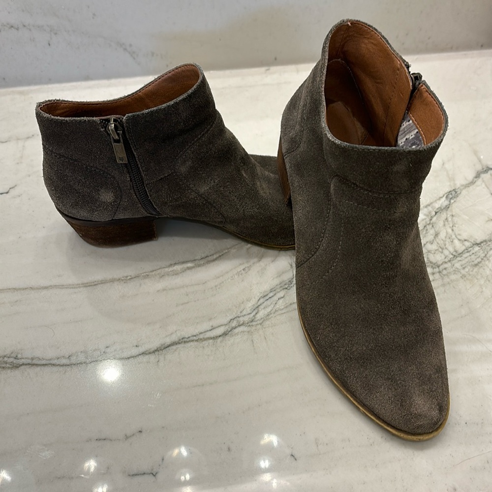 Lucky Brand Basel Booties Charcoal Suede Fashion Ankle Boots Women's Size 7.5